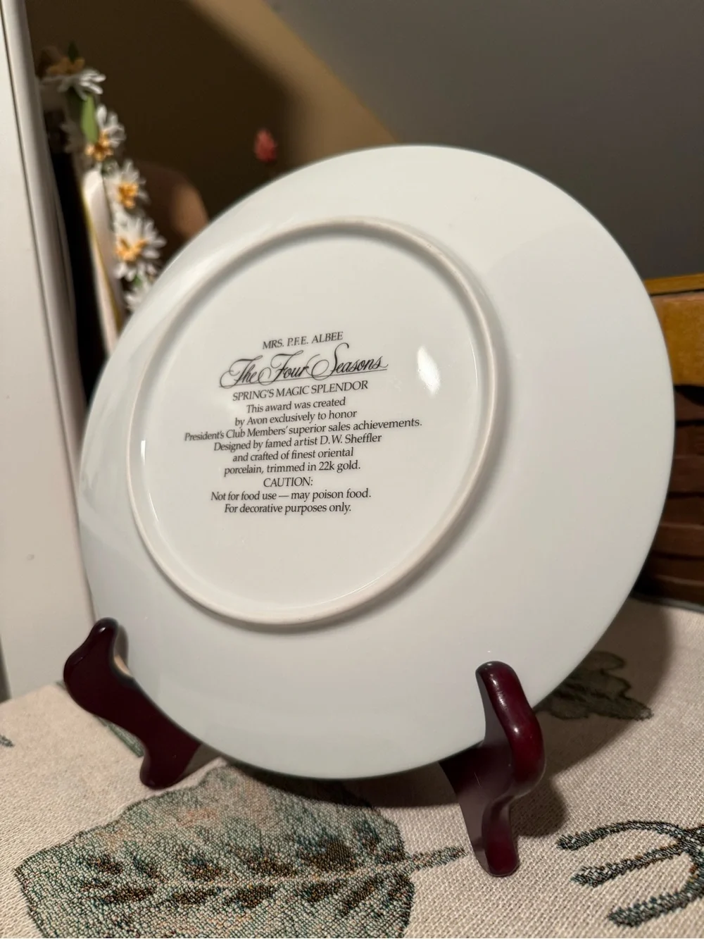 Vintage 1990 Avon Hat & Mrs. P.F.E. Albee Plate 